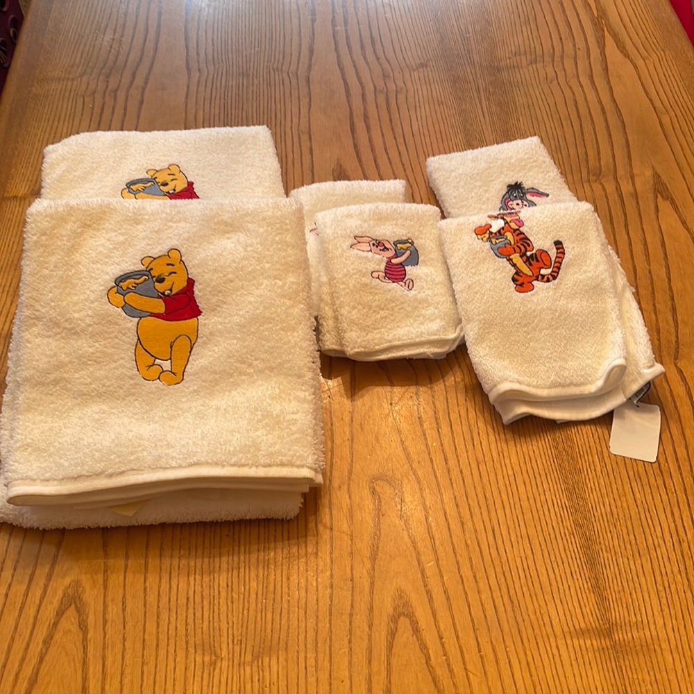 NWT Winnie the Pooh embroidered towel set